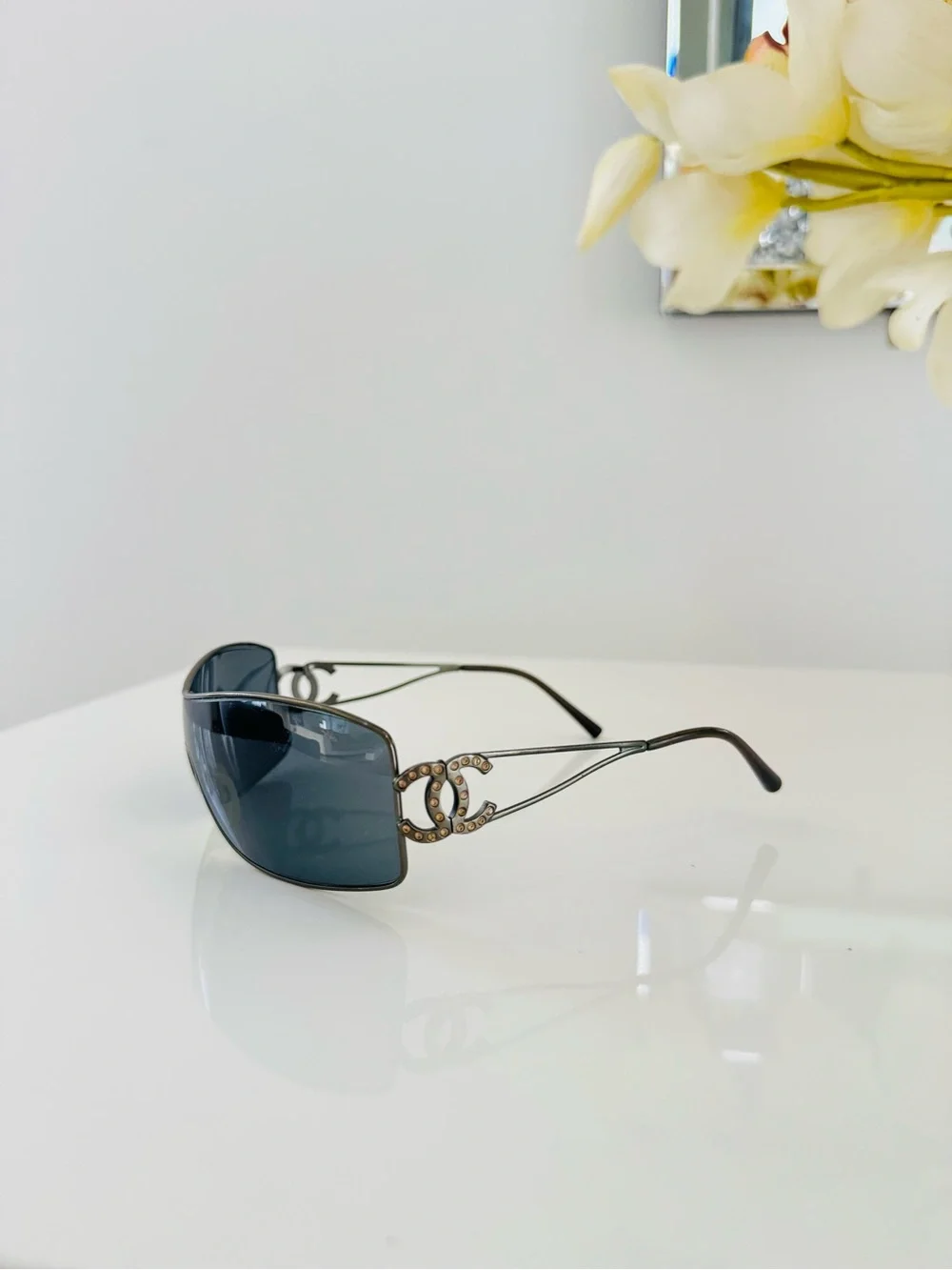 RARE 🍒 Vintage Authentic Chanel rhinestone CC sunglasses ✨